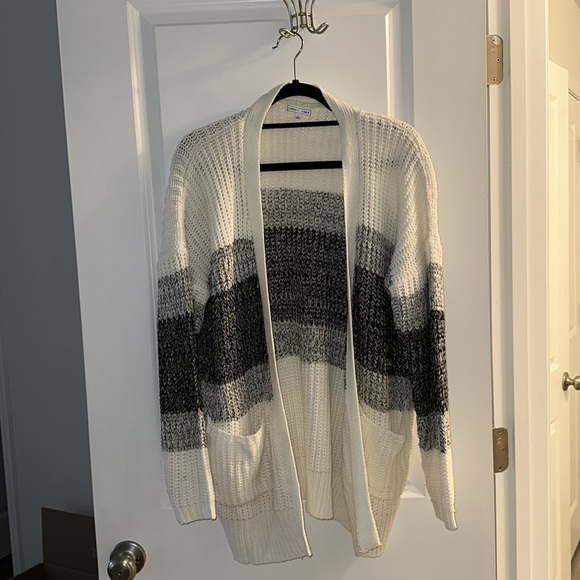 Emory park Kailano double front pocket crochet cardigan - Picture 2 of 3